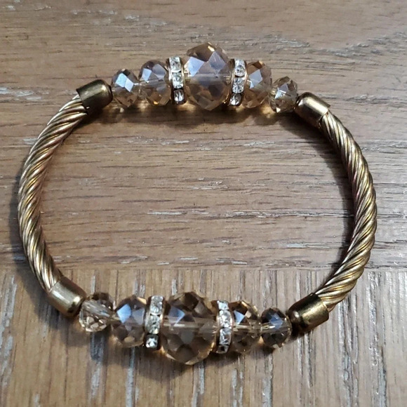 Beautiful copper color bracelet with chrystals and twisted metal like beading - Picture 1 of 3